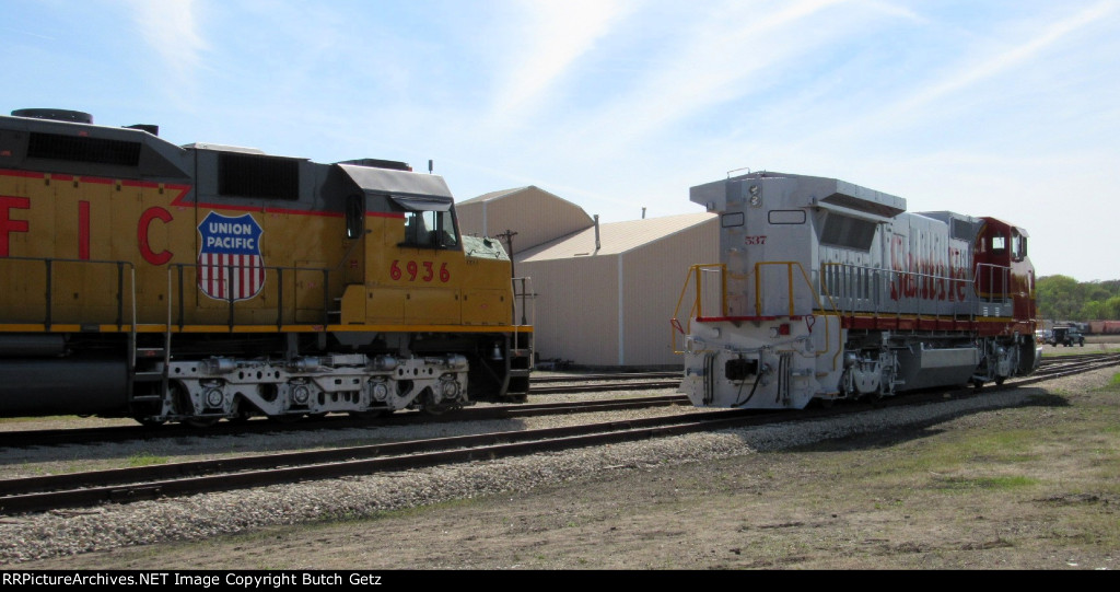 ATSF 537 & UP 6936